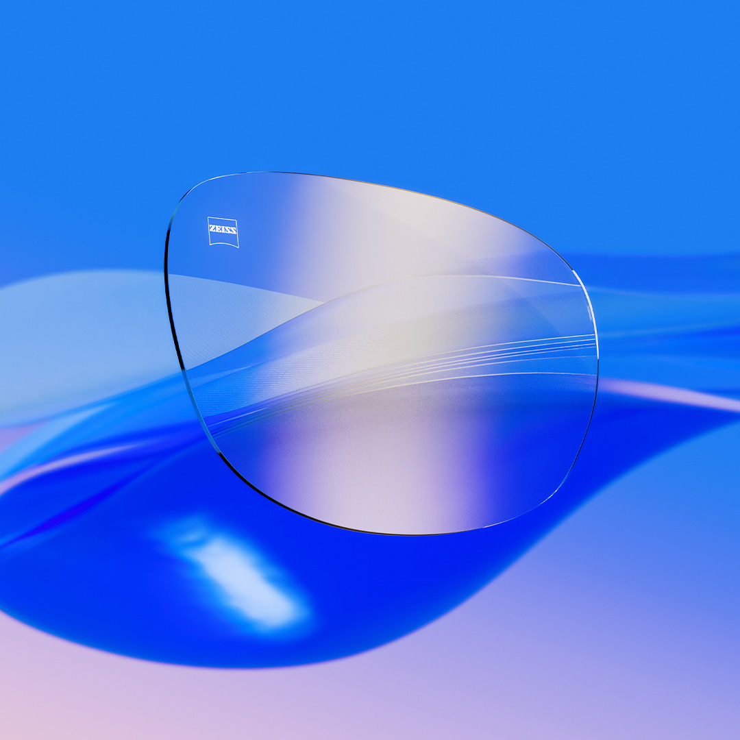 Krystalklare brilleglas med ZEISS DuraVision Gold UV med en subtil gylden refleksion.