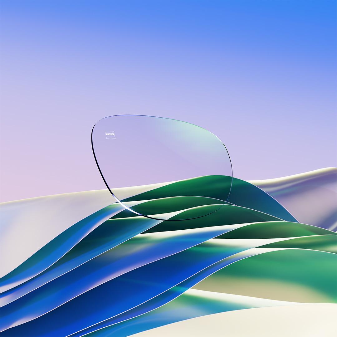 Billeder af ZEISS DuraVision Chrome UV med en grønlig restrefleks.