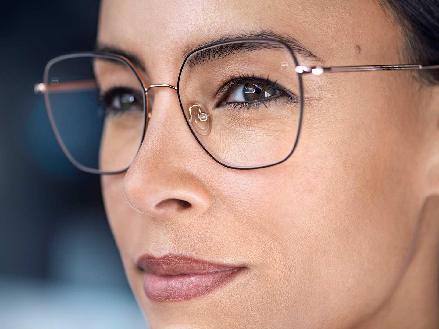 Så mørke som solbriller udendørs og perfekt klarhed indendørs