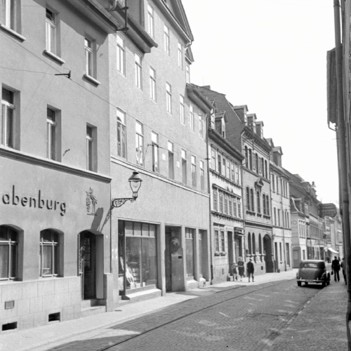 Et sort-hvidt billede af det første ZEISS værksted i Jena. 