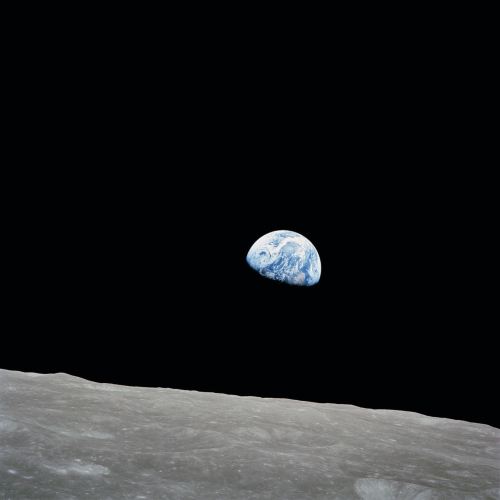 Det ikoniske billede af jorden, taget med en ZEISS 250 mm sonnar telefotolinse under Apollo 8-missionen. 