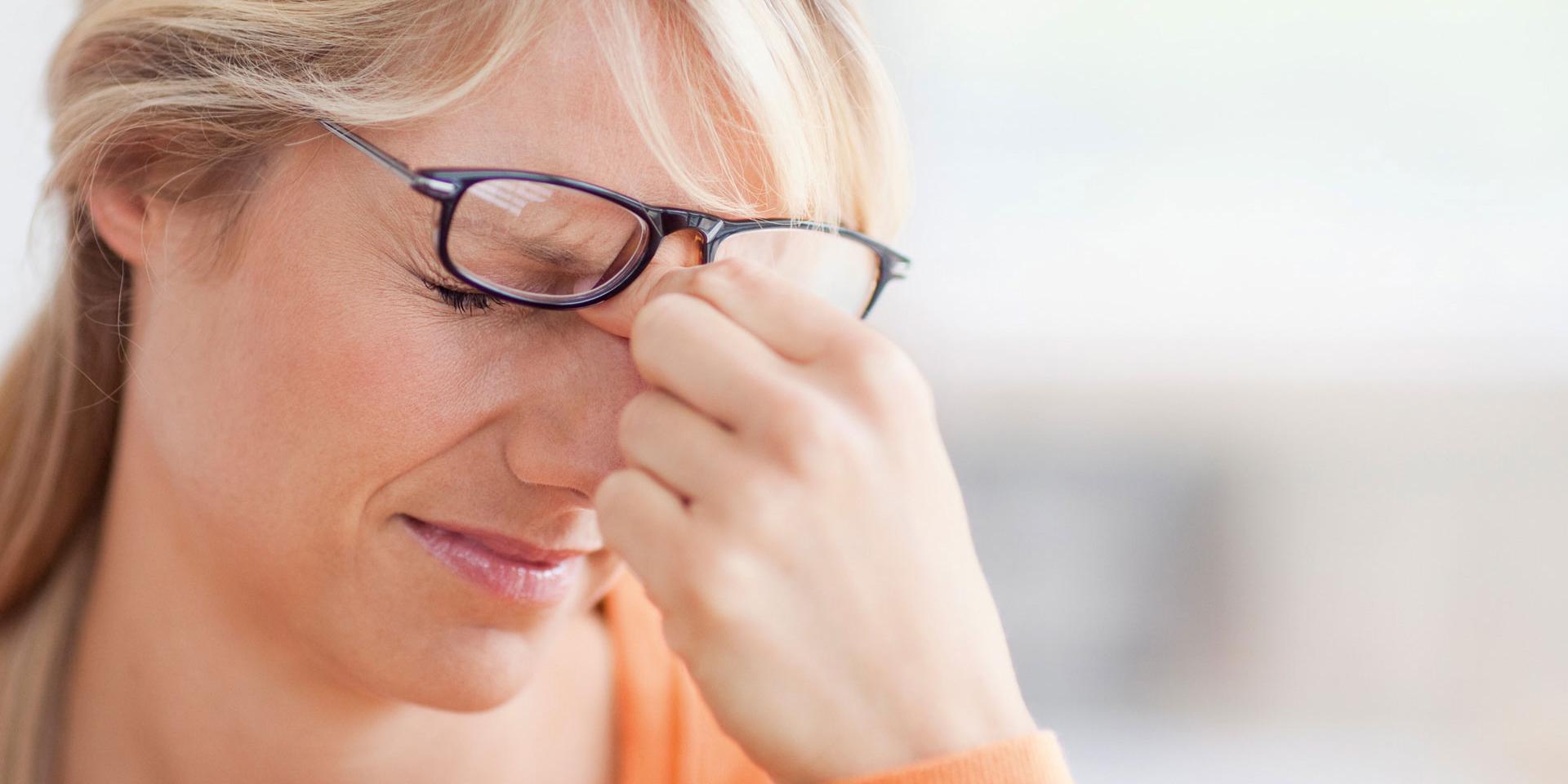 Kan forkerte briller eller dårligt lys skade øjnene?