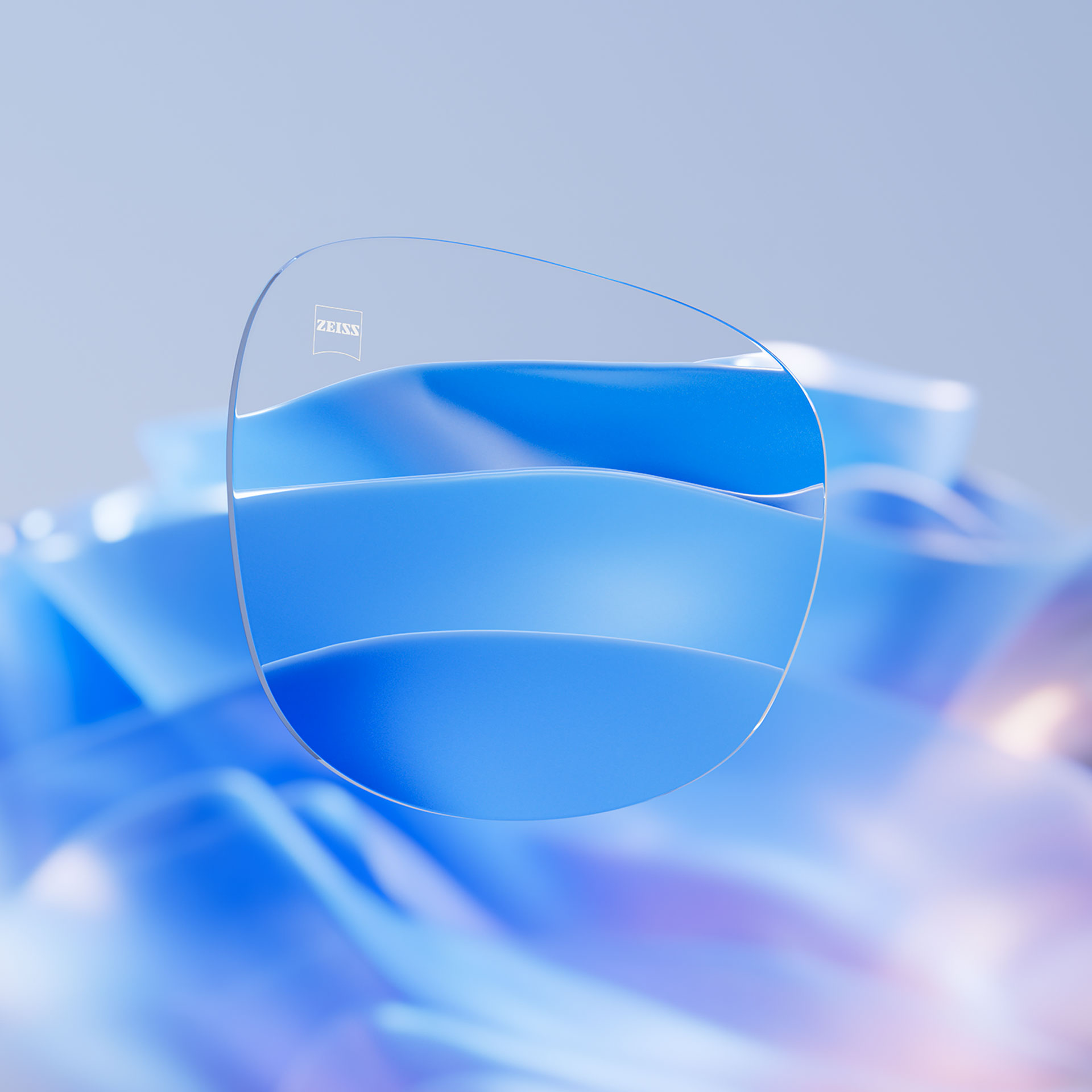 En person der har briller med konventionelle brilleglas i en travl gade med en masse indtryk. 