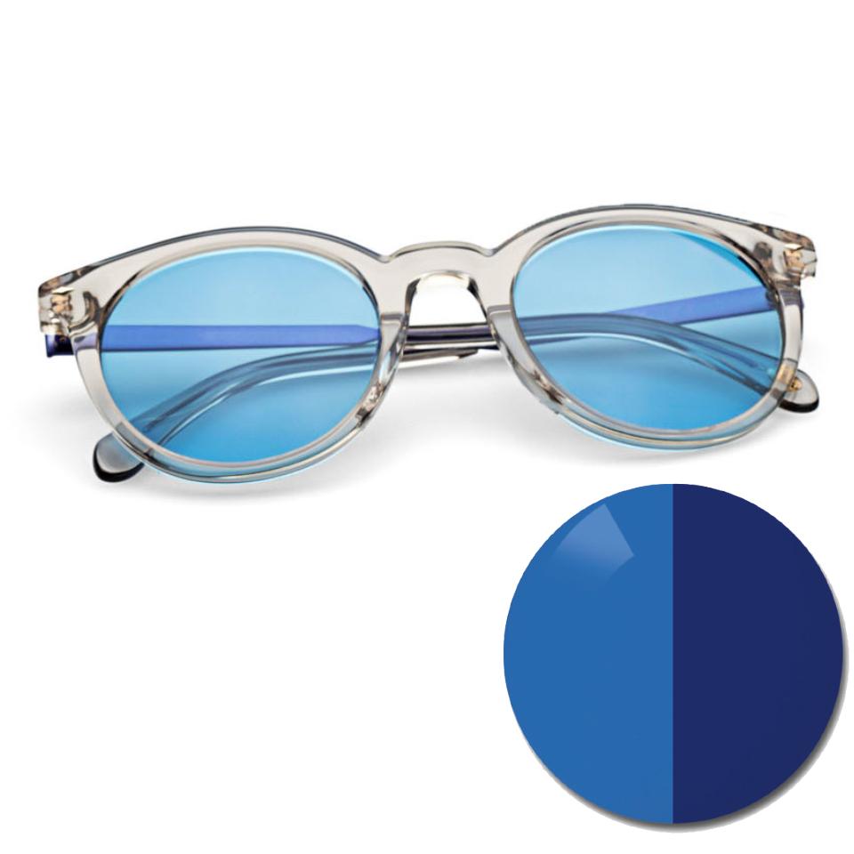 Briller med ZEISS AdaptivSun ensfarvet blåt og en farveprik i lys- og mørk-tonet farvenuance