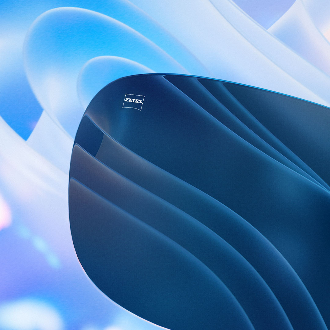 Der vises en CGI-illustration af et farvet brilleglas, der effektivt blokerer for den synlige blænding i baggrunden