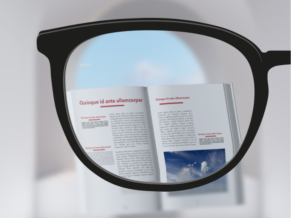  Et udsnit af et billede med ZEISS Single Vision ClearView brilleglas med en bog og med et klart brilleglas, ved siden af det der lige er uden for brilleglasset. 