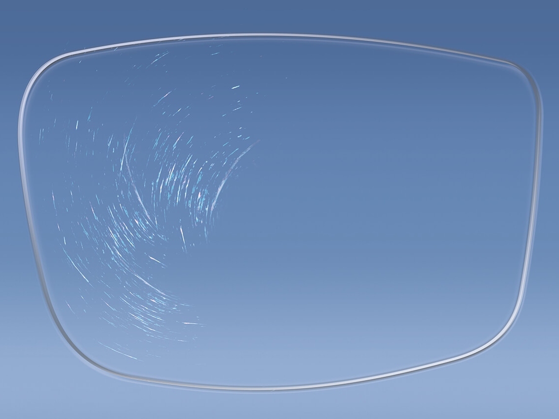 Illustration af et brilleglas med og uden ZEISS Coatings, giver overfladeresistens 