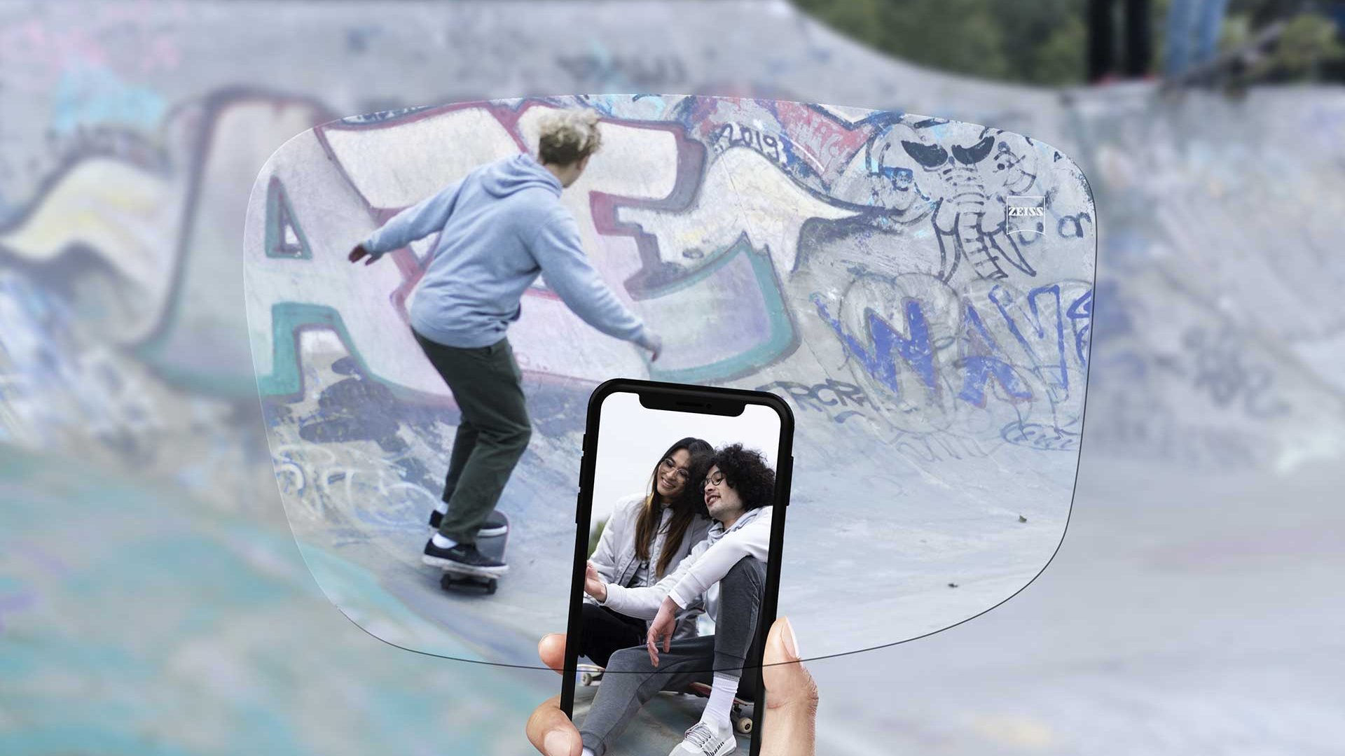 Udsigt til en skøjtepark set gennem ZEISS SmartLife enkeltstyrkeglas.