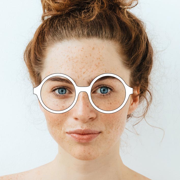 Ung kvinde der bærer oplyste briller med målinger af glassene, der skifter form fra et rundt stel, til et katte-øje-stel til et firkantet stel, mens målingerne tilpasses.